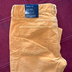 NEW WITH TAGS Banana Republic Skinny Fit Mustard Yellow/Gold Corduroy Pants